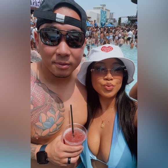 MEET YOUR POSHER. - Picture 5 of 6